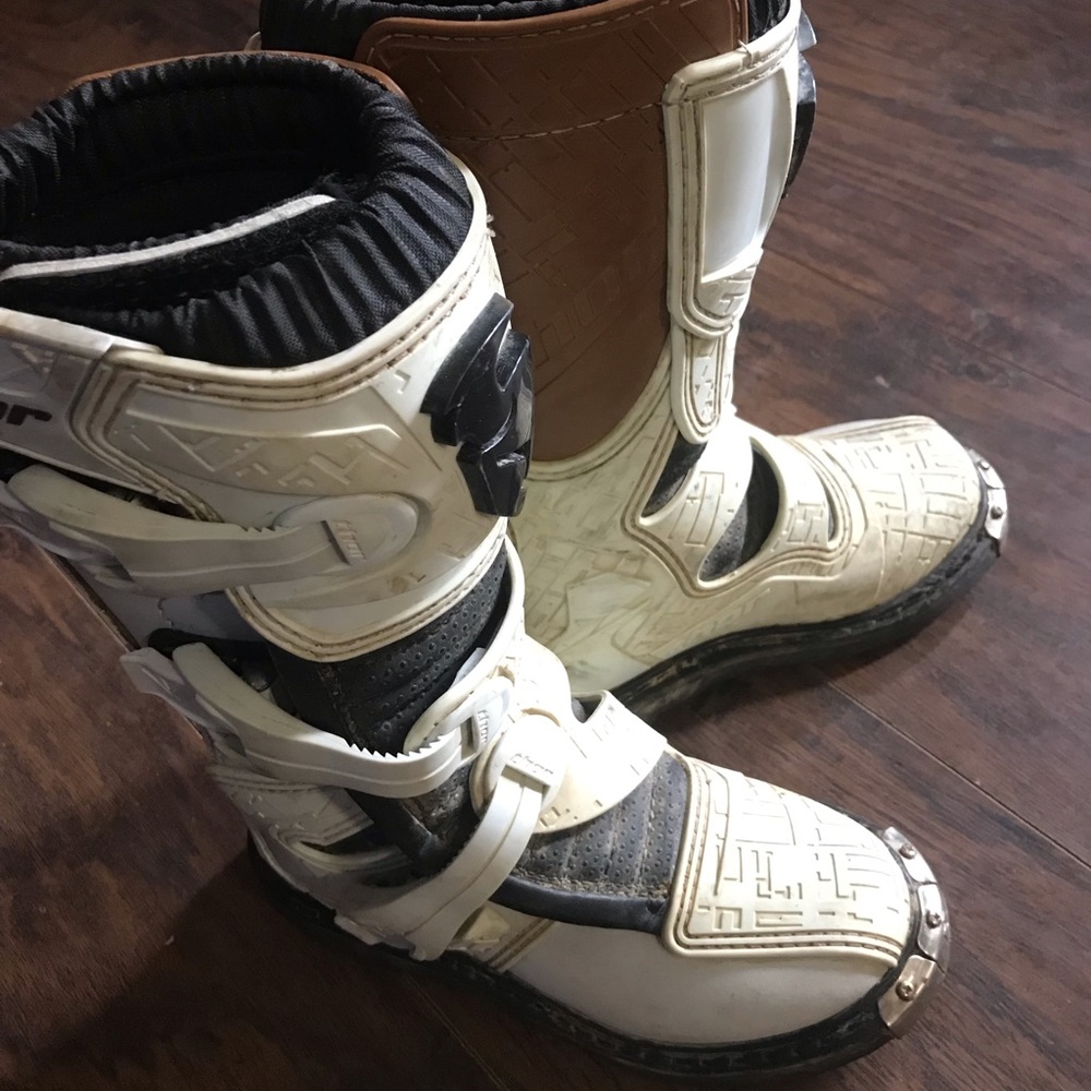 Dirt bike boots